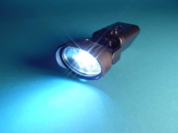 http://flashlightsunlimited.com/images/Photon/FusionFlashlightOn.jpg